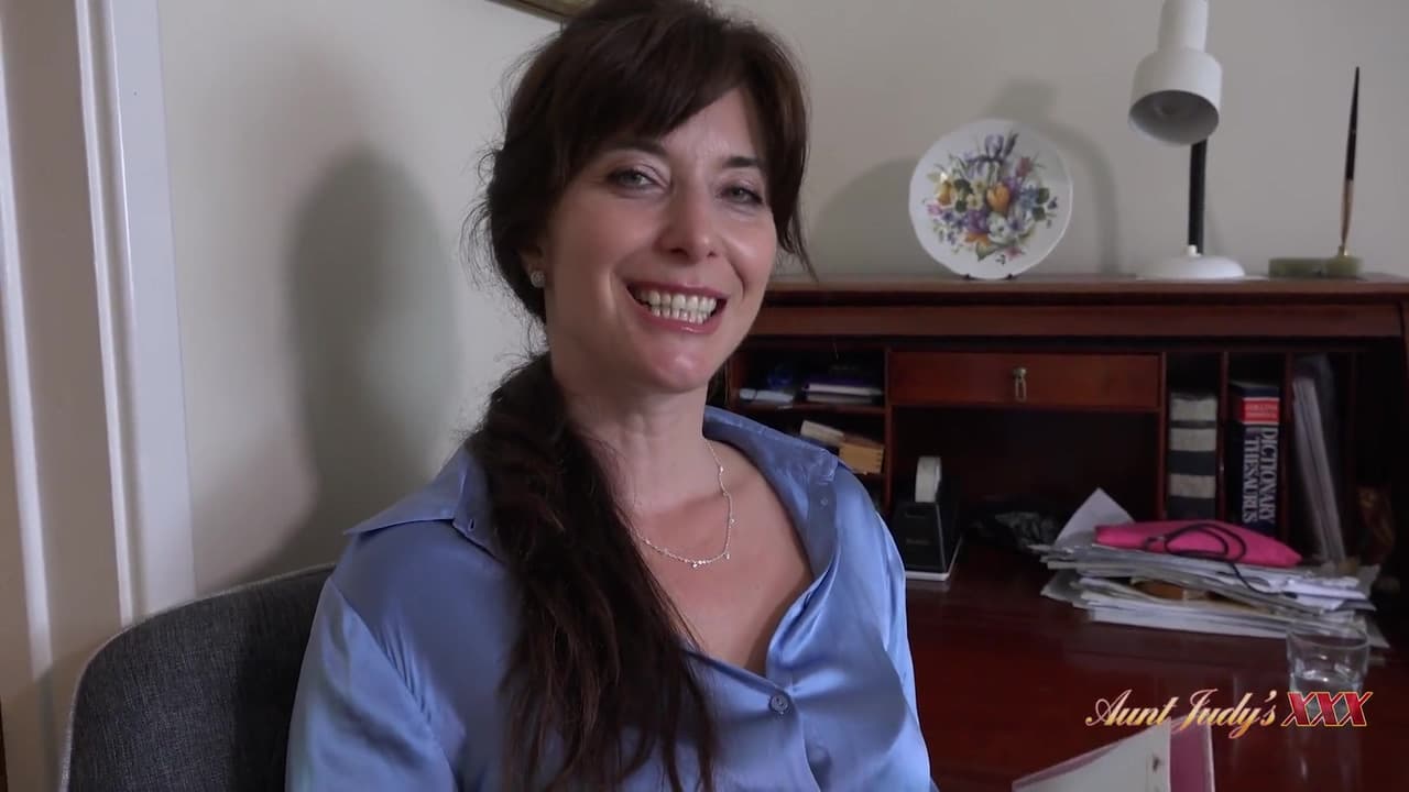 Sexy Milf Boss Lady Asha Sucks Your Cock At The_main_thumbnail