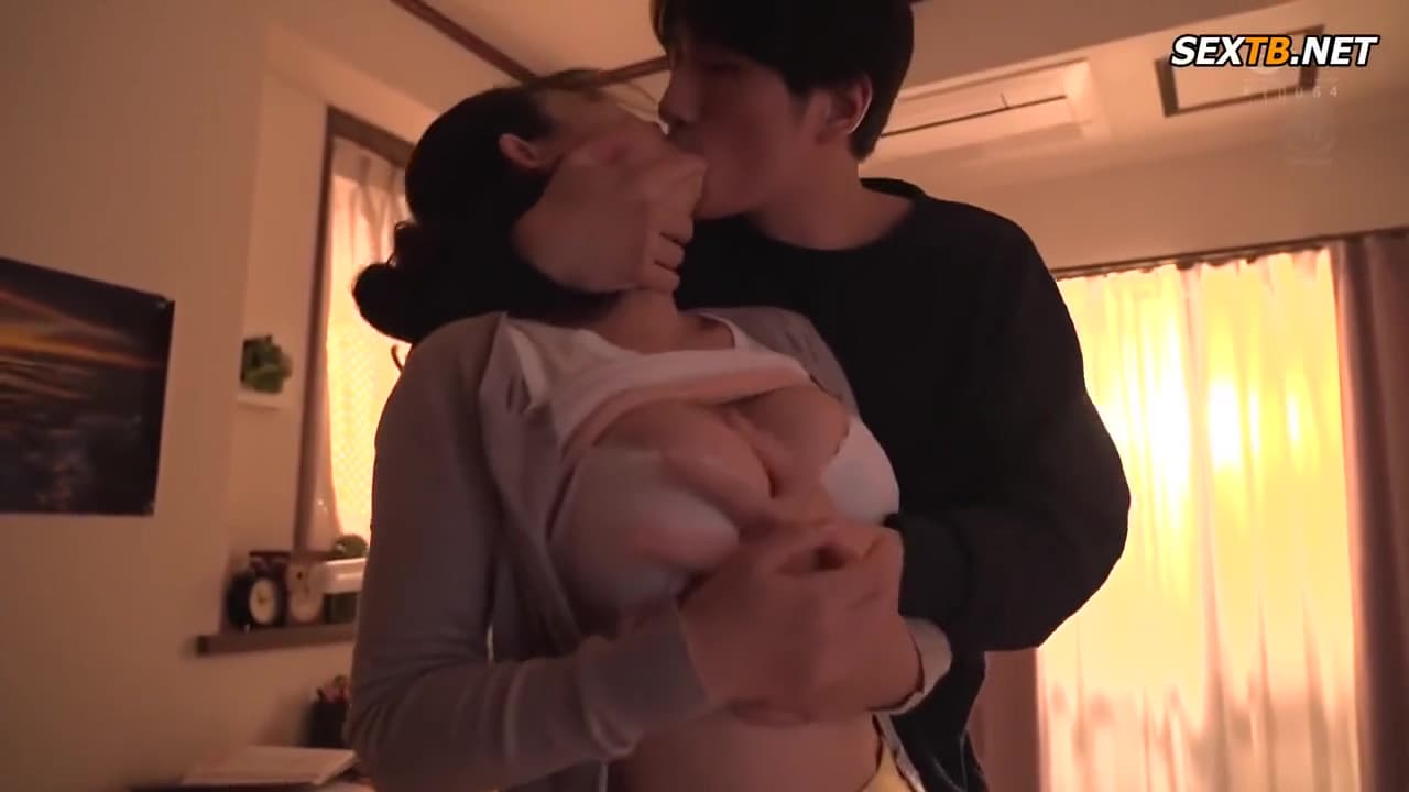 (eng Sub) The Moment Her Husband Leaves, In Just 2 Seconds Their Lips And Body Overlap, Stepmother-stepsons Forbidden Urge That Cannot Be Suppressed - Momoko Isshiki_main_thumbnail