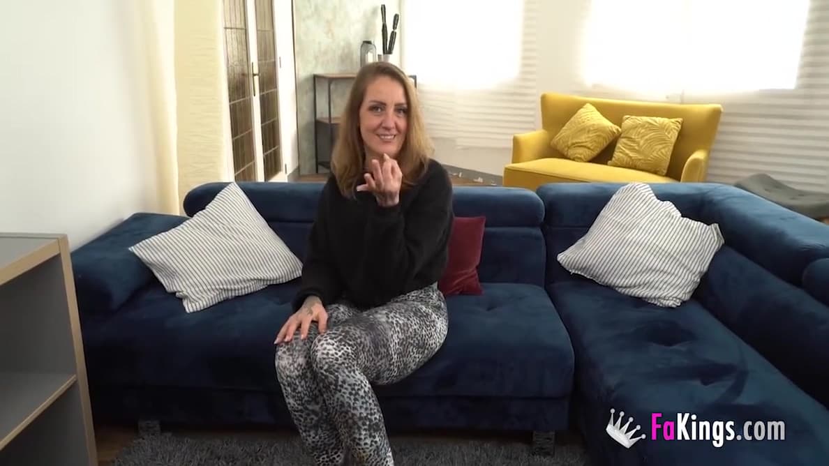 Lara Grey Wants Her Ultimate Challenge: Anal Fun For Experienced Stepmommies_main_thumbnail