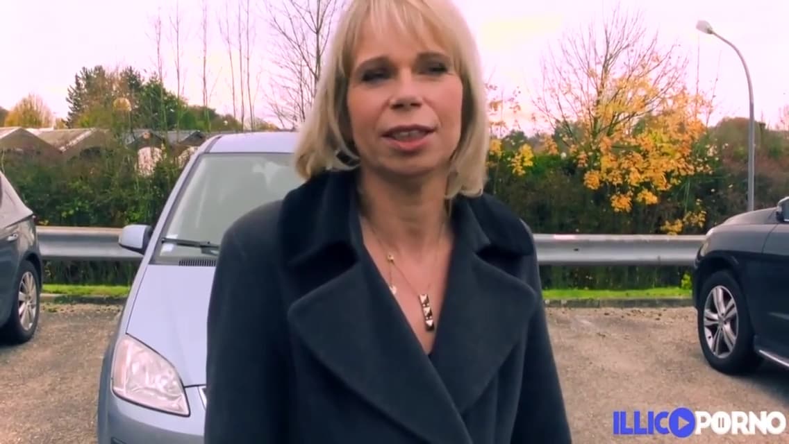 Penis Craving Stepmom Isabelle Gets Pounded Into The Vehicle_main_thumbnail