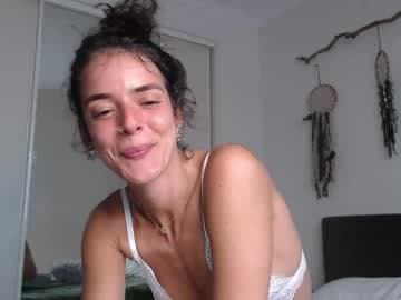 Bella live cam