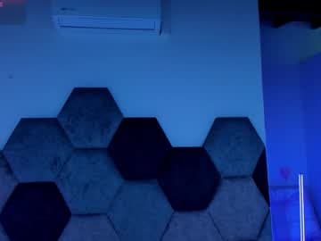 L A T R E L L - X  (Mosruous Dick Man) live cam