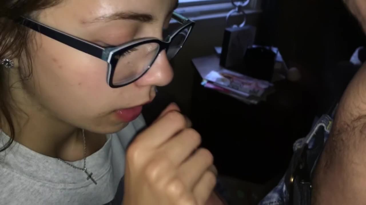 sexy teen 18+ girlfriend doent like her first facial_main_thumbnail