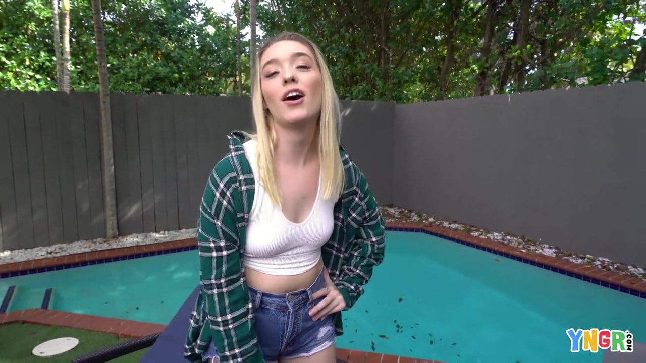 teen 18+ Takes A Fat Cock Up Her Snatch With Juliette Mint_main_thumbnail