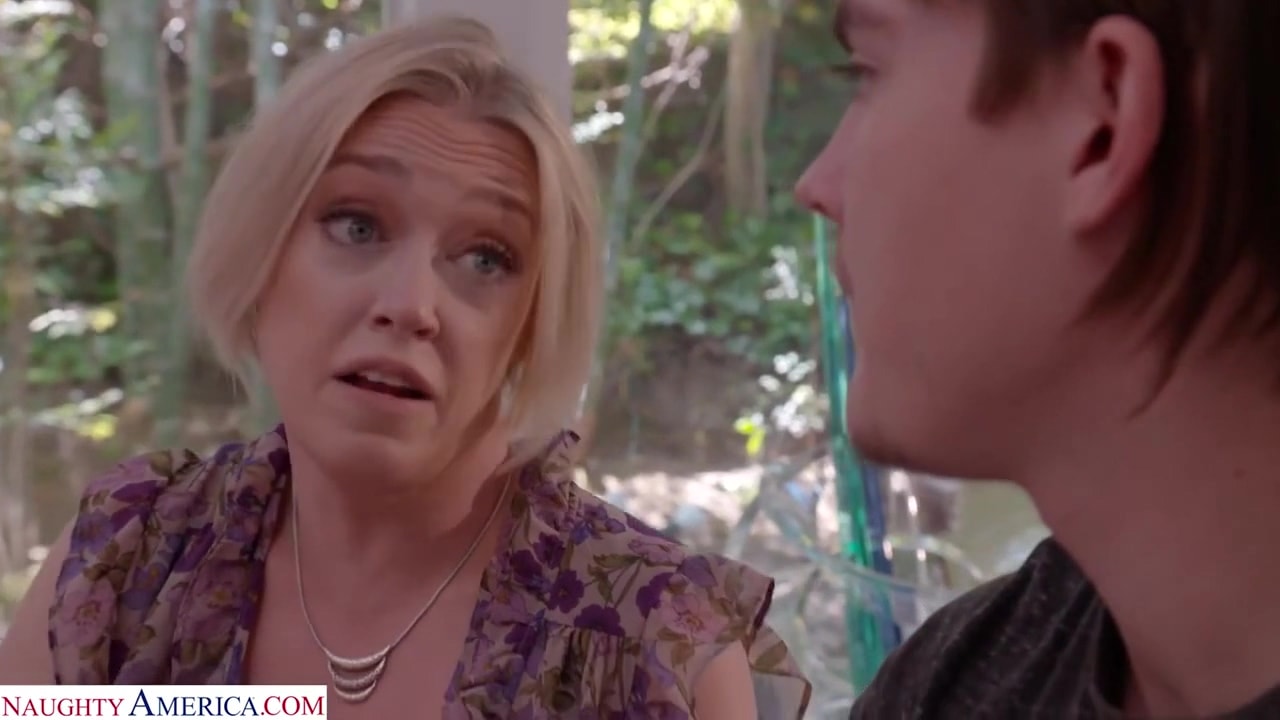 Sexy Milf Is Back In College And Craving Some College student 18+ Cock / 30.5.2023 - Dee Williams And Tyler Cruise_main_thumbnail