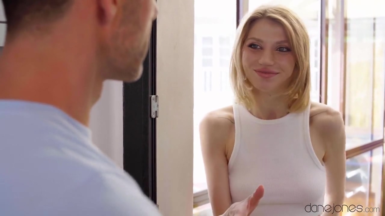 Blonde Fucks Her Big Dick Tenant Molly Devon, Marco Bull_main_thumbnail