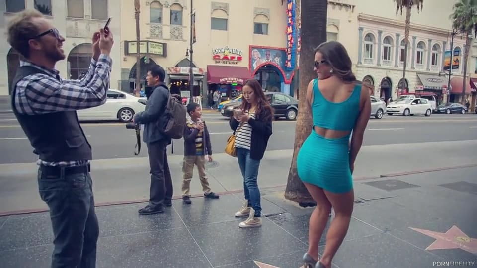 Mature Libertines Invites teen 18+ Girl For 3some_main_thumbnail