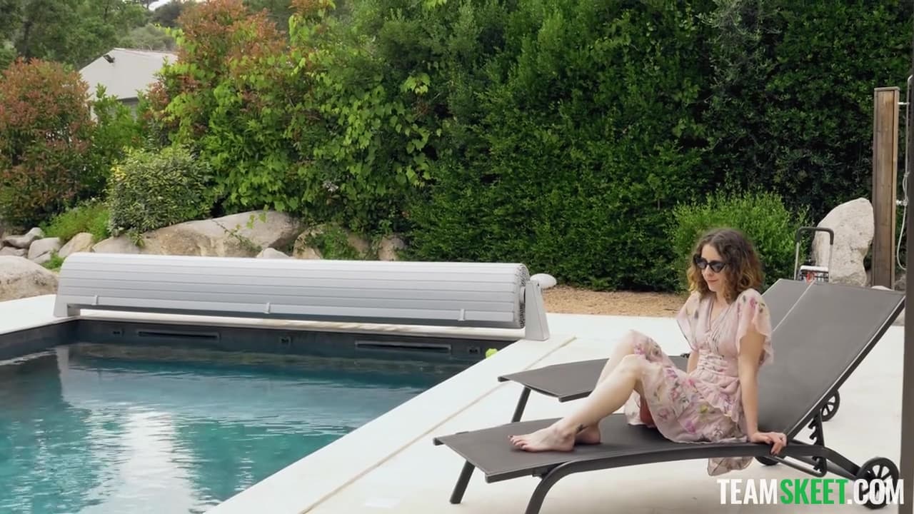 Little Adren - Young And Gorgeous Woman Taking A Break From Her Daily Tasks_main_thumbnail