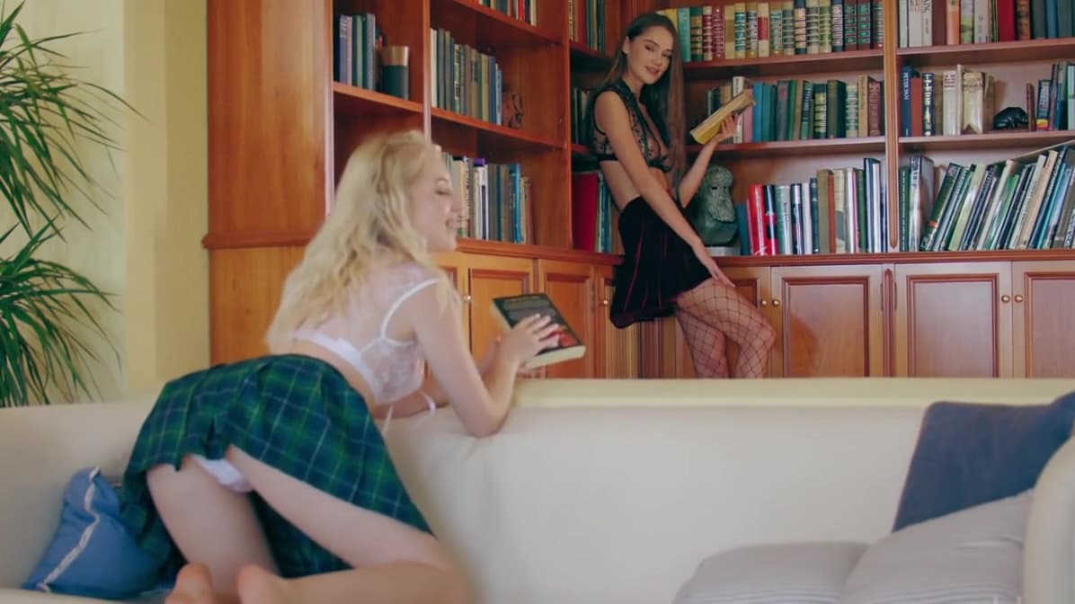 students 18+ Had Gentle Lesbian Sex In Bed_main_thumbnail