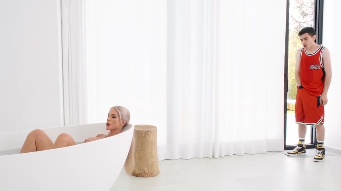 The Stepmother Washed Her Stepsons Big Dick And Had Sex In The Bathroo_main_thumbnail