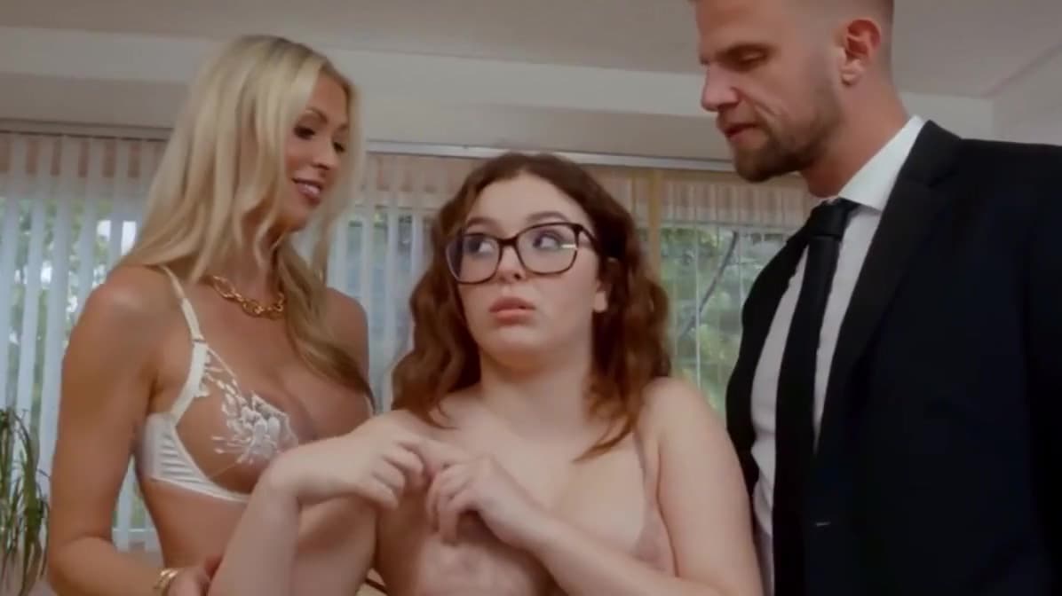 An Experienced Step mother Taught Young People How To Have Sex Properly_main_thumbnail