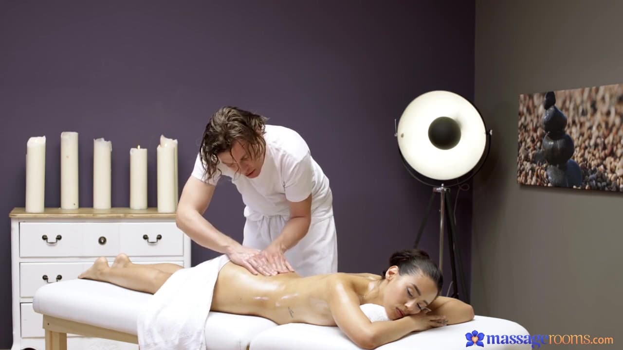 Big Bum Massage For Coquettish_main_thumbnail