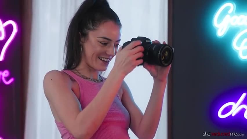 Jill Kassidy & Kylie Quinn - Seducing The New Photographer_main_thumbnail