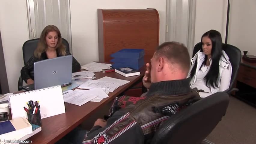 Darling Stare - Sexy And Horny Secretary Gets Her Shaved Pussy Eaten And Fucked_main_thumbnail